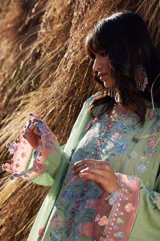 ZAHA LAWN MEILI