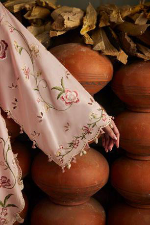 ZAHA LAWN MEILI